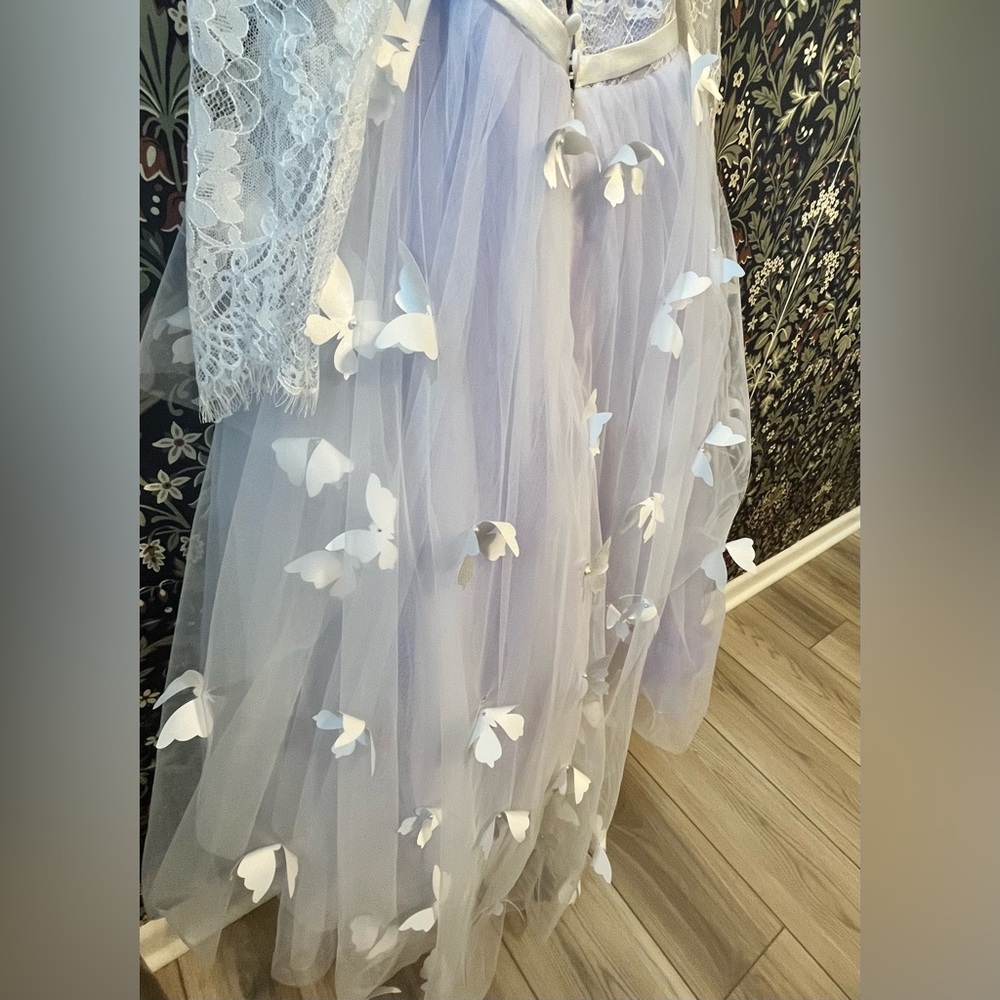 Girls Elegant Butterfly White Lace and Lavender Tulle Dress - Picture 7 of 8
